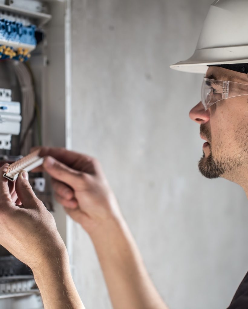 man-an-electrical-technician-working-in-a-switchboard-with-fuses-1-1.jpg